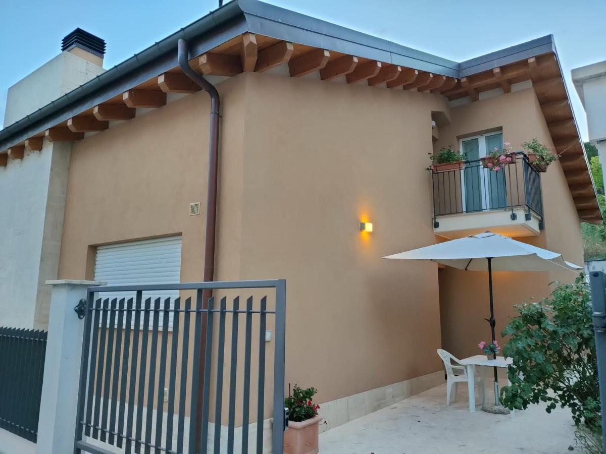 Villino Maria Pia, Appartamento In Villino In Centro Storico L'Aquila Ngoại thất bức ảnh